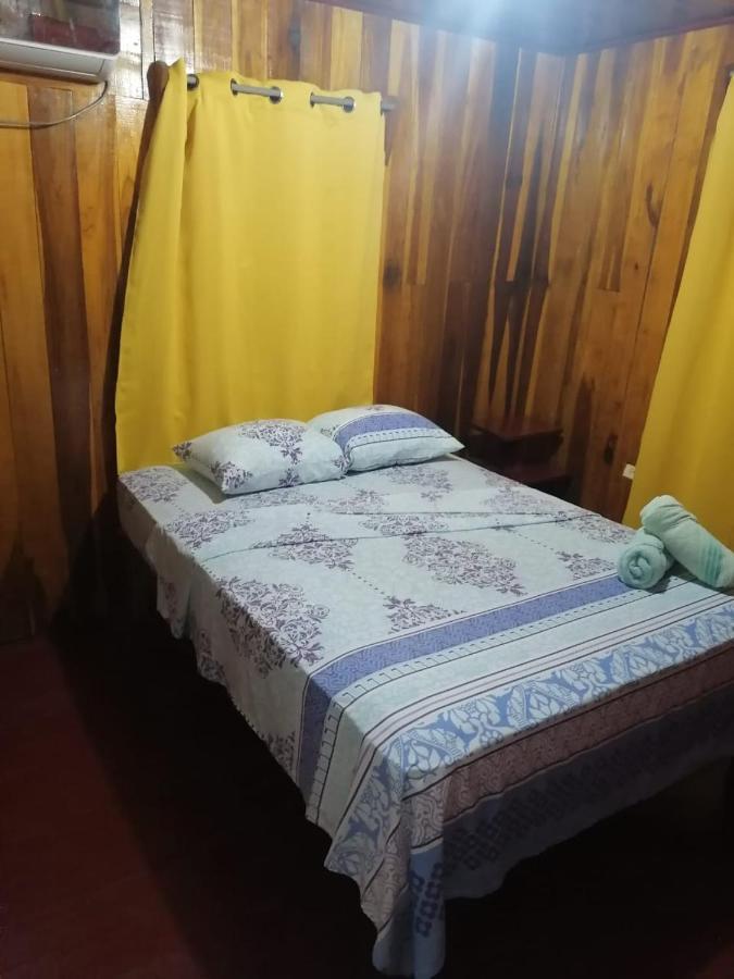 El Jaguar Hostel Bocas del Toro Exterior photo