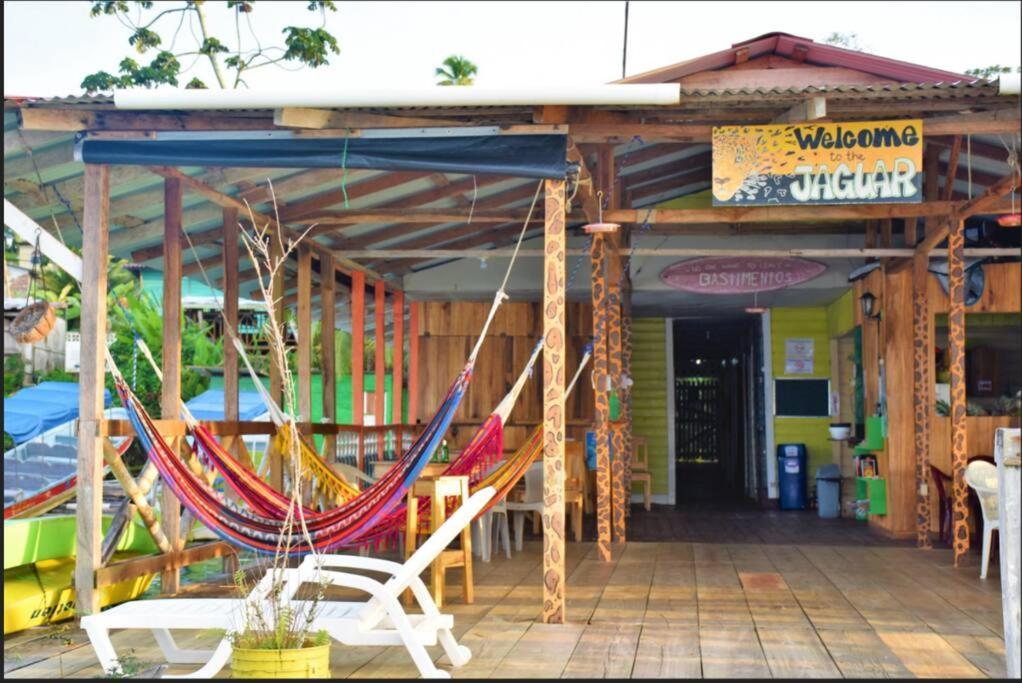 El Jaguar Hostel Bocas del Toro Exterior photo