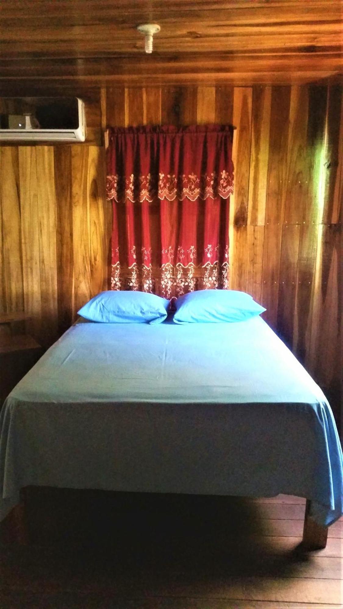 El Jaguar Hostel Bocas del Toro Exterior photo