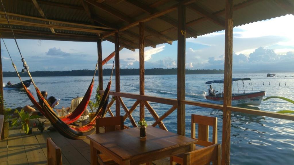 El Jaguar Hostel Bocas del Toro Exterior photo