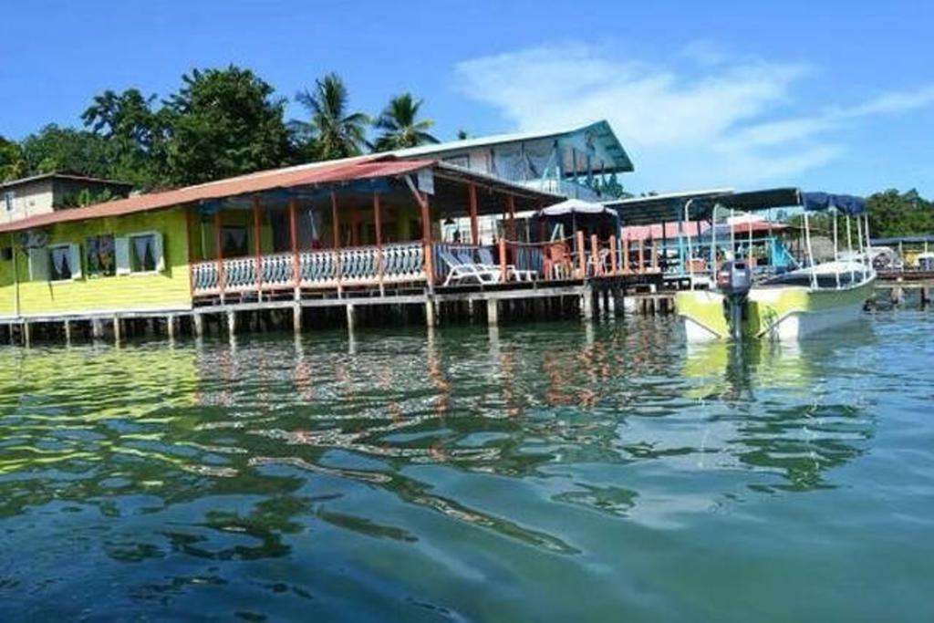 El Jaguar Hostel Bocas del Toro Exterior photo